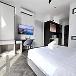 Scarletz Suites Klcc Twin Tower By Esd